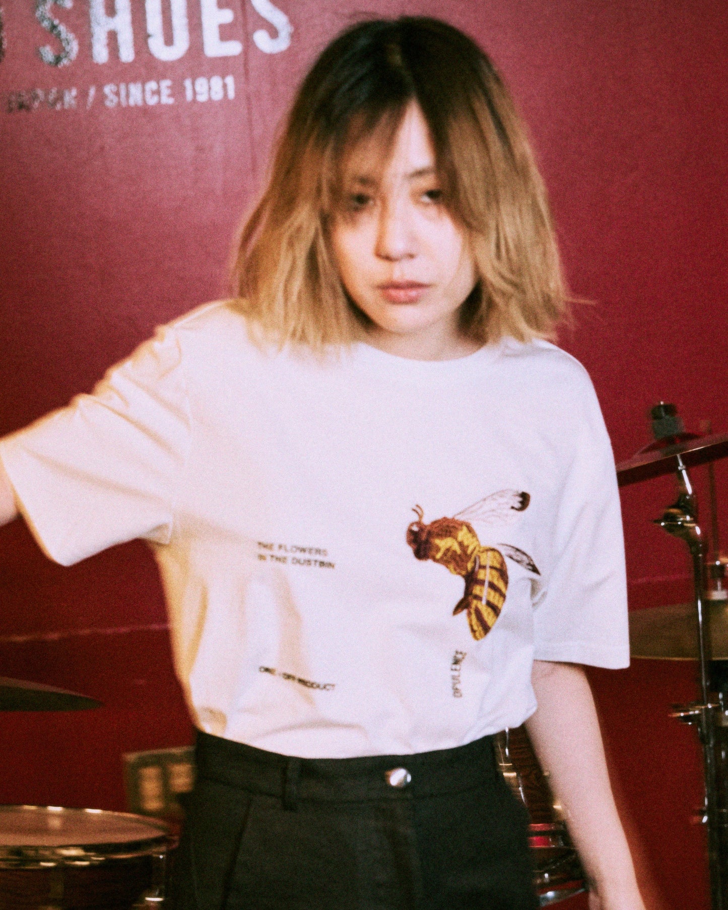 グラフィックB Tシャツ