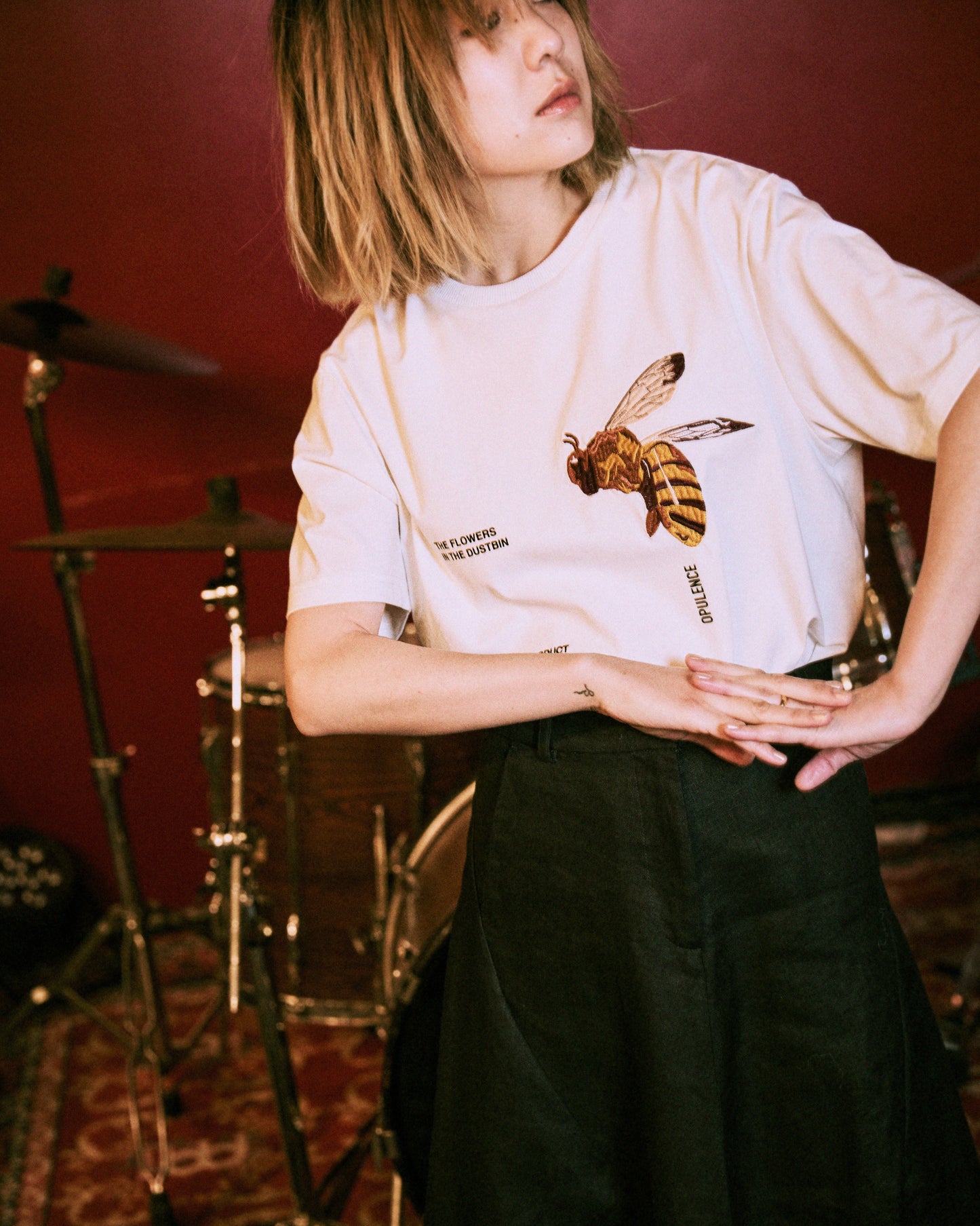 グラフィックB Tシャツ