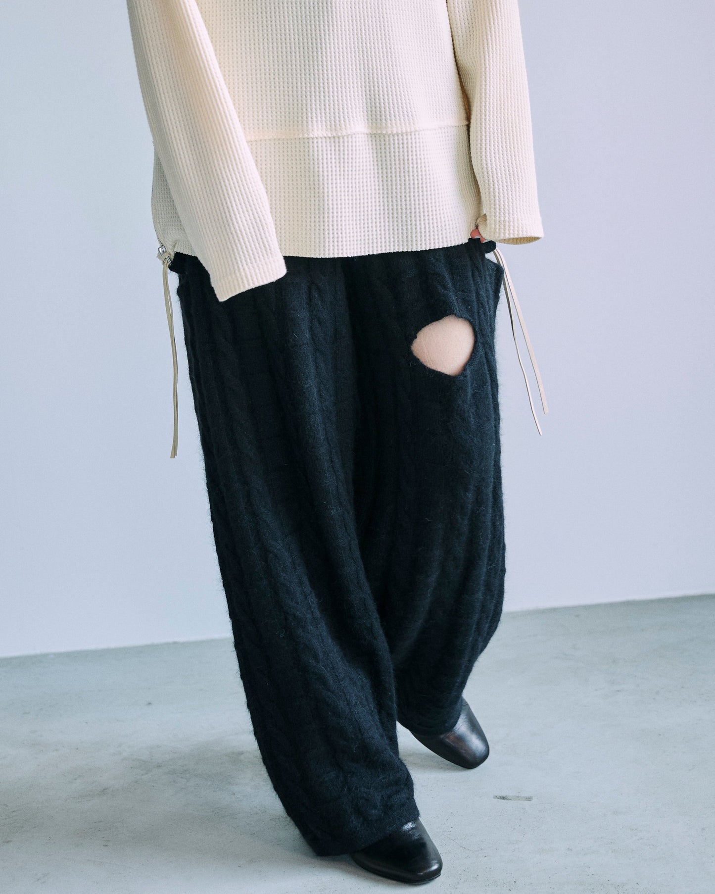 【BLACK FRIDAY SALE】カットアウトニットパンツ