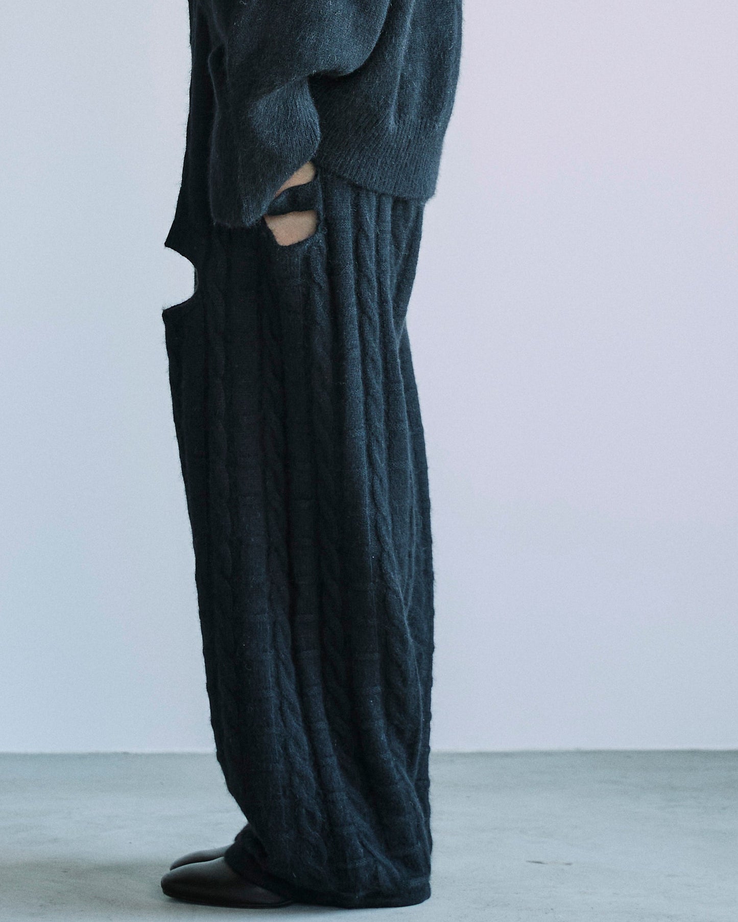 【BLACK FRIDAY SALE】カットアウトニットパンツ