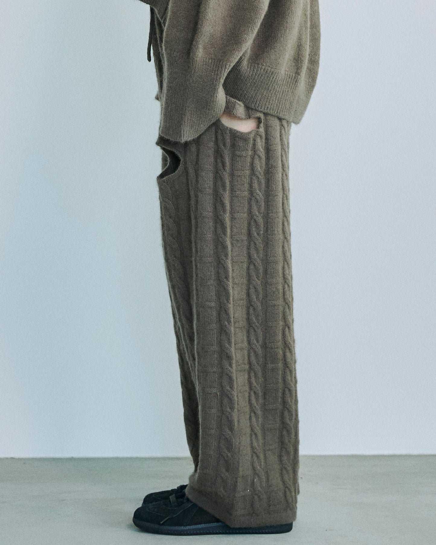 【BLACK FRIDAY SALE】カットアウトニットパンツ