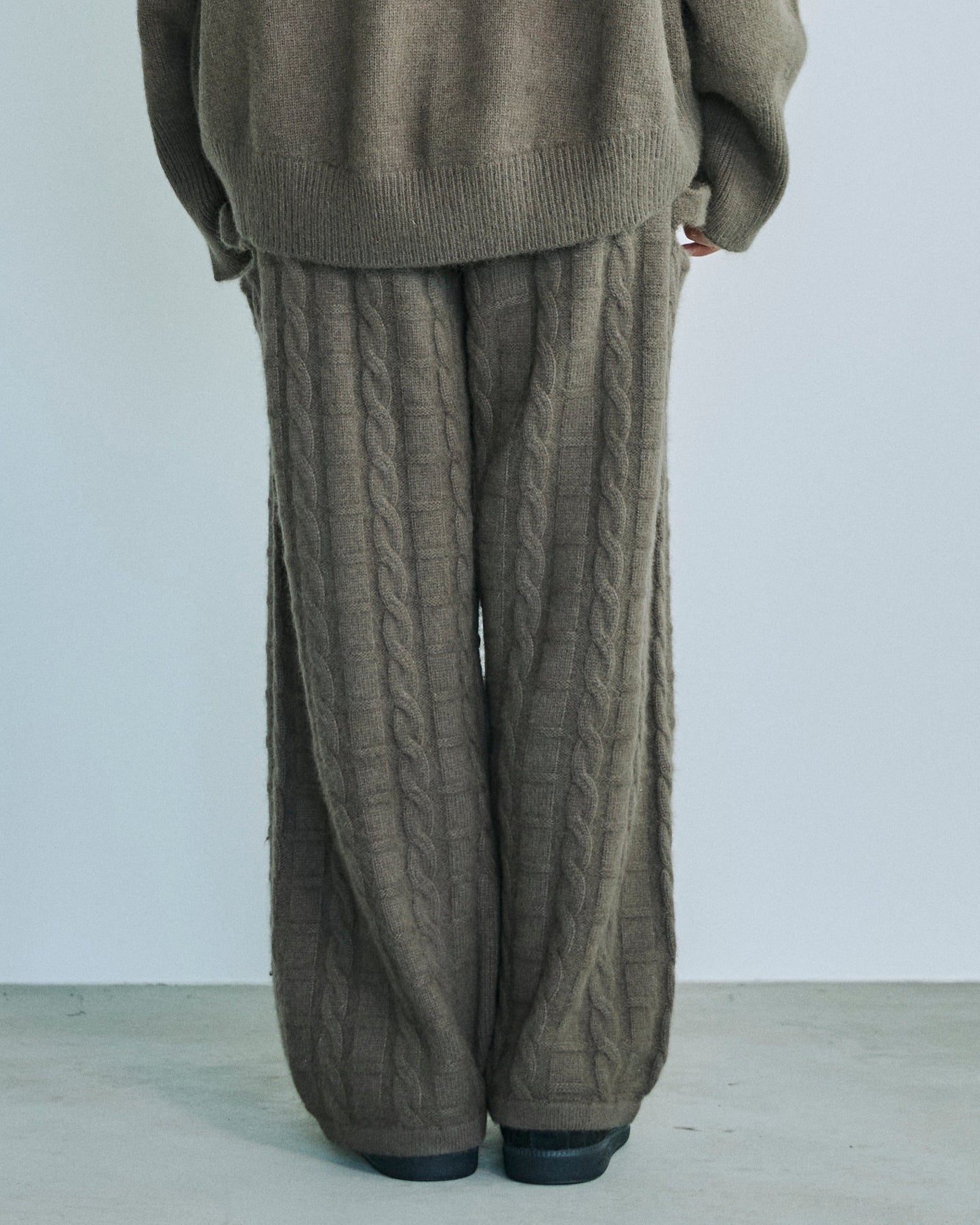 【BLACK FRIDAY SALE】カットアウトニットパンツ