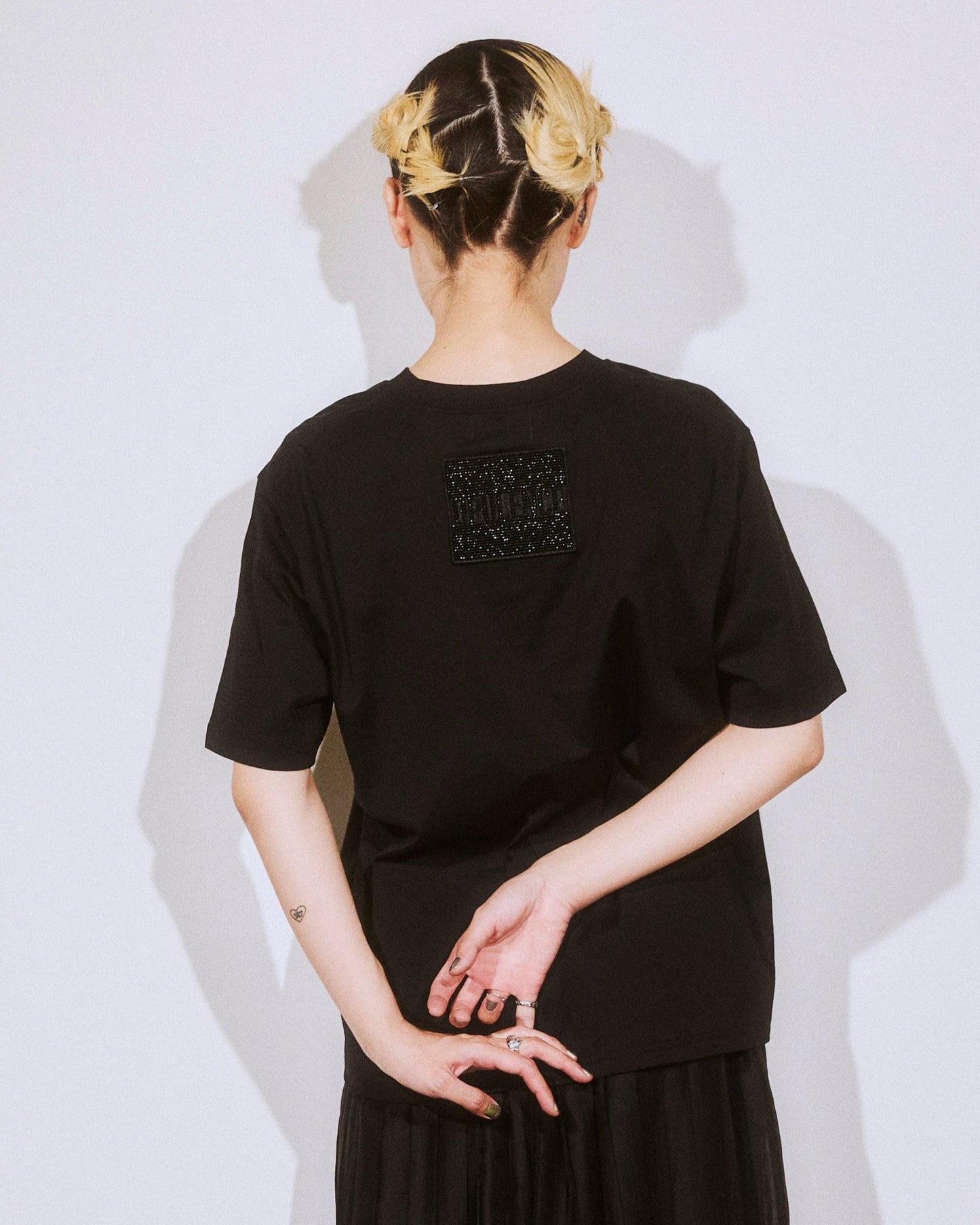 ビーズロゴTシャツ