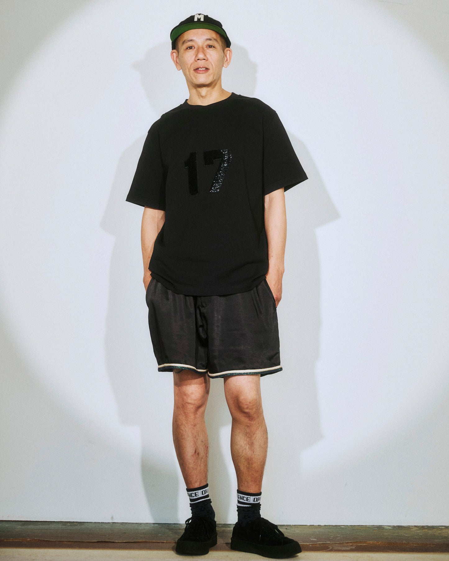 "SEVENTEEN"ビーズTシャツ