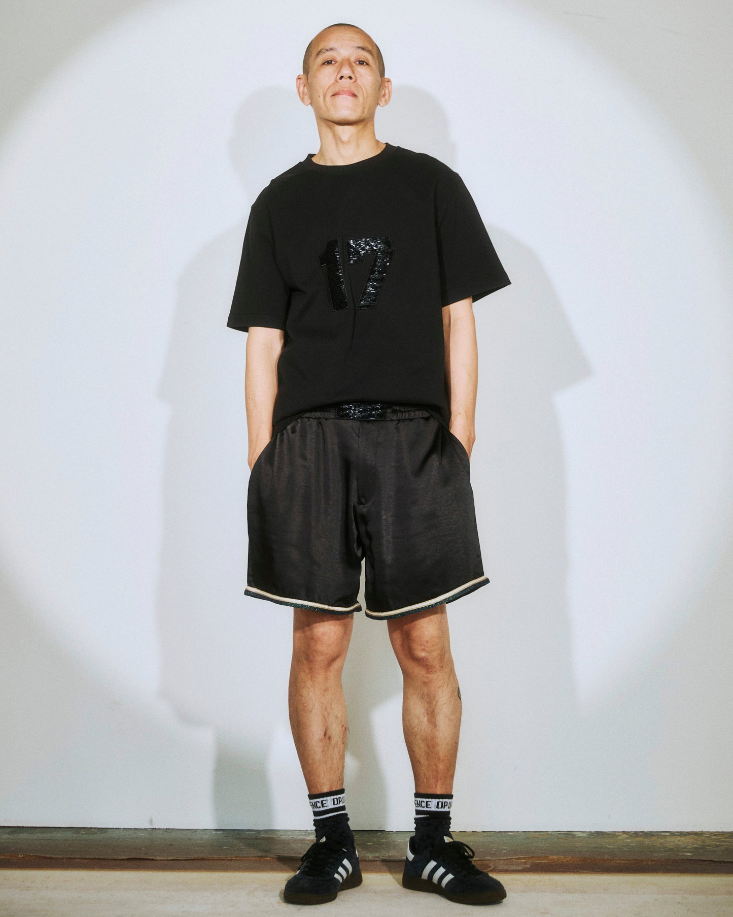 "SEVENTEEN"ビーズTシャツ